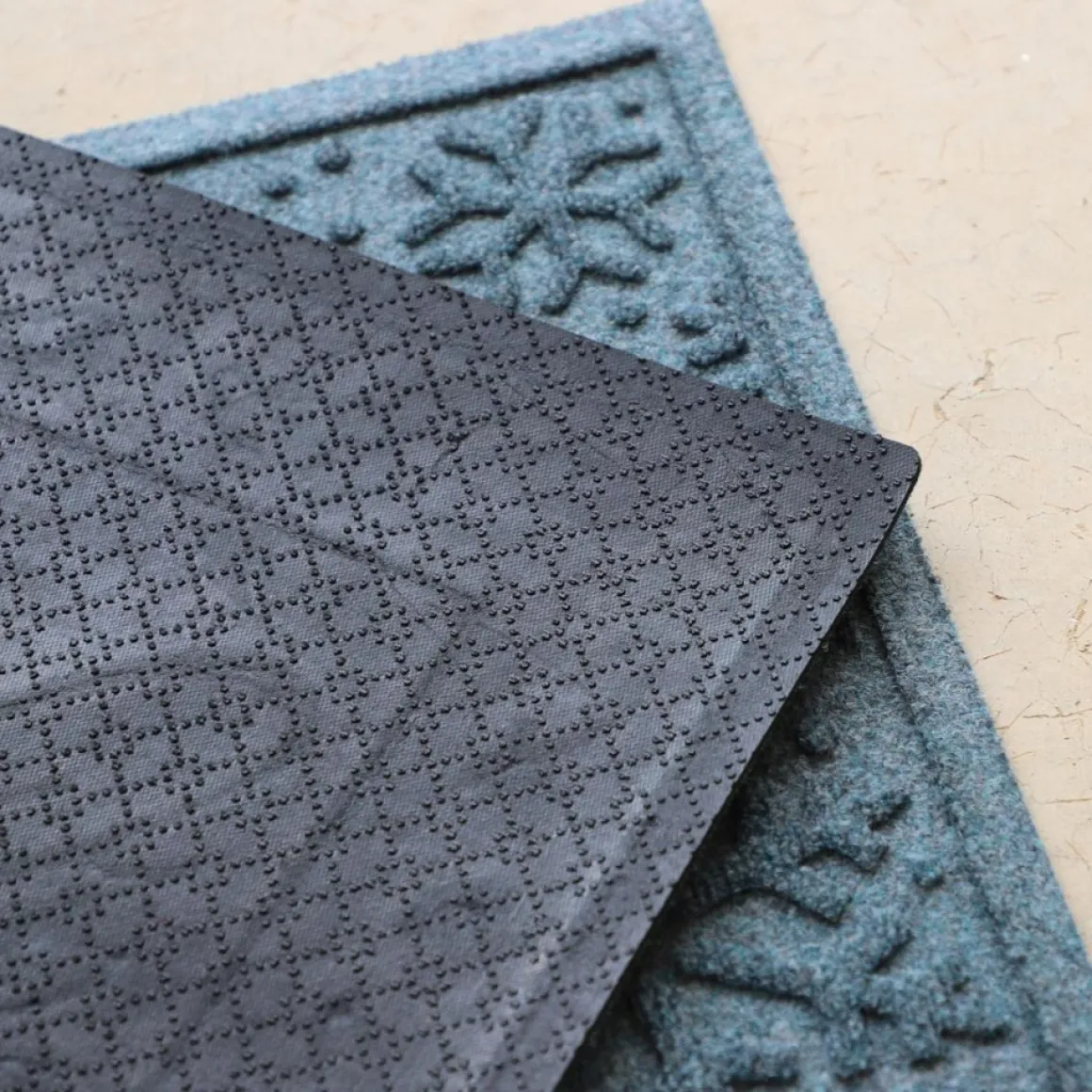 Bungalow Flooring Aqua Shield Snowflake 20"X30" Door Mat